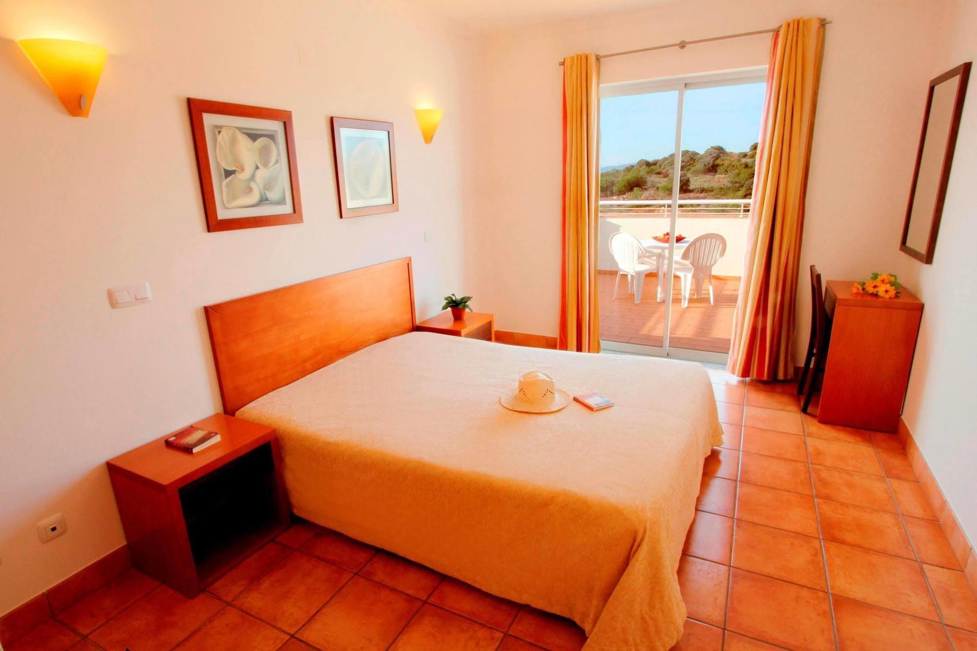 Vila Mos - Beach Resort Lagos Szoba fotó